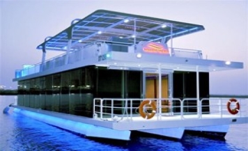 Outstanding 90ft Houseboat